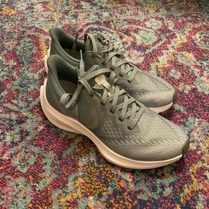 BRAND NEW Womens Nike Zoom Winflo Running Shoes